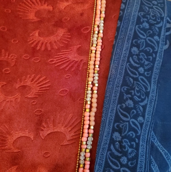 3 Pink Pairs Fashion Earrings & 1 Pink Beaded Necklace - Picture 6 of 7